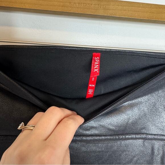 Spanx Faux Leather Moto Quilted High Rise Black Ankle Leggings Size Medium - Picture 4 of 5